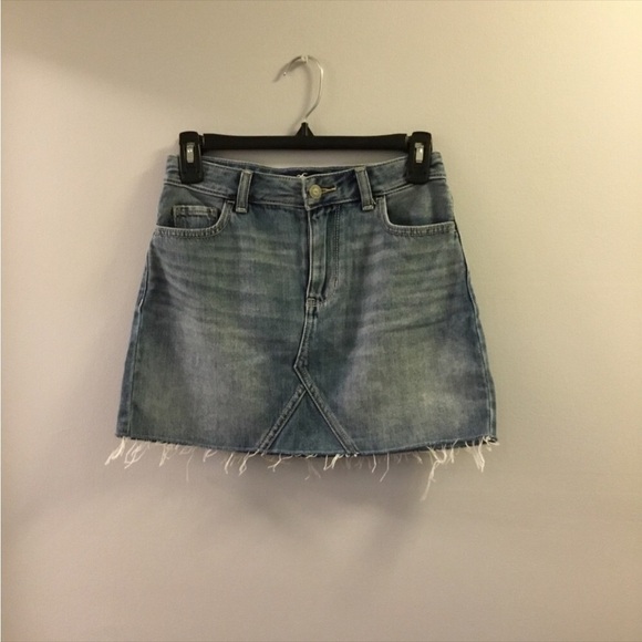 Hollister size 0 (w24) height rise jean skirt with frayed hem 5 pocket - Picture 2 of 12